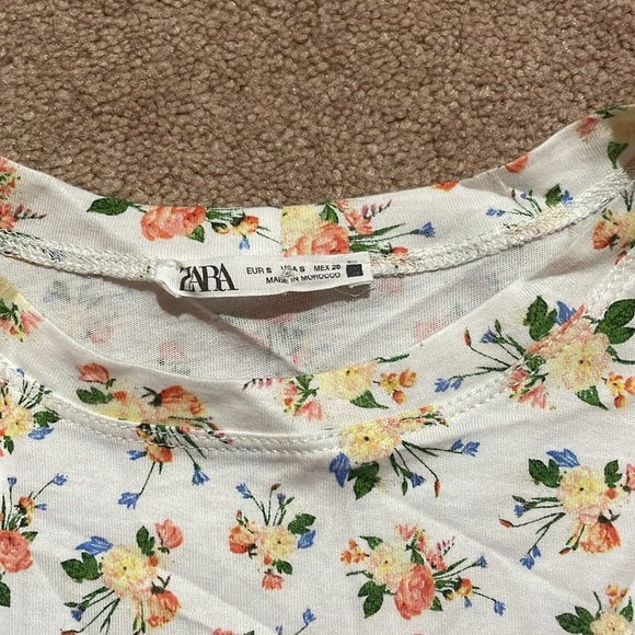 Zara Tee with Puffy Sleeves - Picture 3 of 3